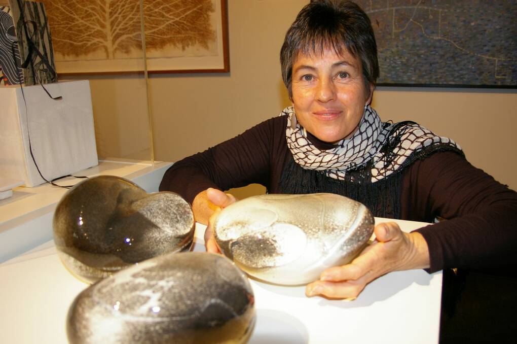 Nikki Main with her Waterhouse Natural Science Art Prize-winning work, Flood Stones, in 2010. Photo: Supplied