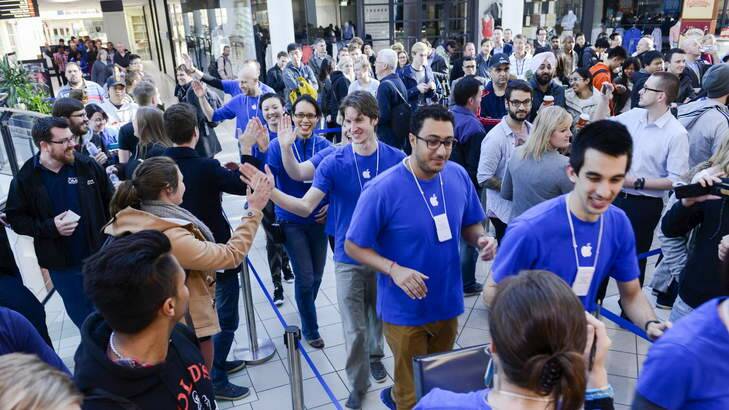 Apple employees cheer and clap ahead of the iPhone 5s and 5c launch in Canberra. Photo: Rohan Thomson