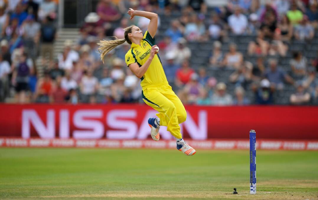 Full flight: Australia bowler Ellyse Perry in action. Photo: Stu Forster