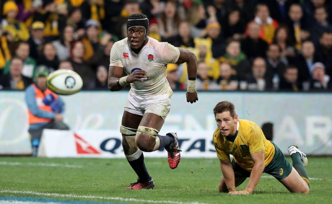 Eyes on the prize: Maro Itoje keeps a watch on the loose ball. Photo: David Rogers