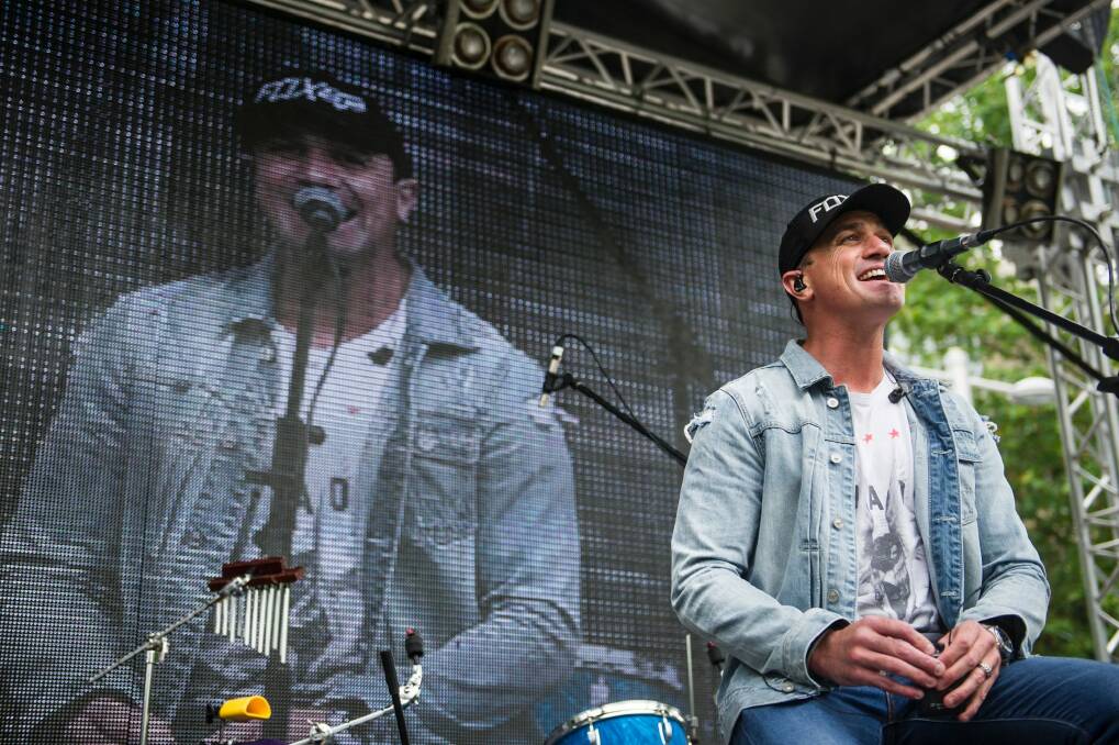 Shannon Noll at his soundcheck ahead of the Christmas in the City concert.  Photo: Jay Cronan