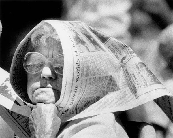 Edith Dowling, little-known inventor of <i>The Canberra Times</i> hat, used the paper to shield herself from the sun on a hot Australia Day in 1989. Photo: Jon Beale