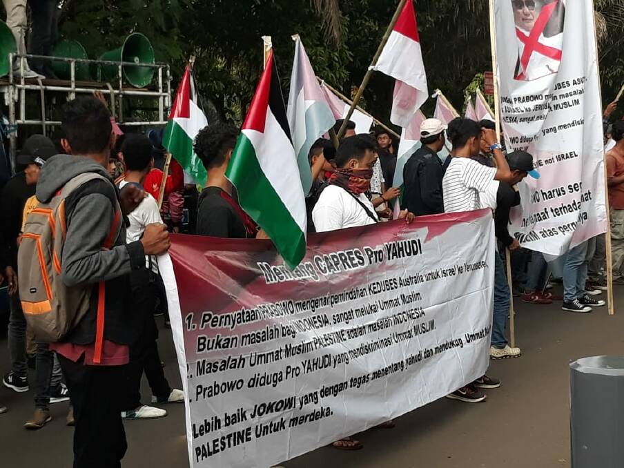Small groups have gathered outside the Australian embassy in Jakarta this week, holding Palestinian flags and protesting against Australia's plan to recognise Jerusalem as the capital of Israel.  Photo: Rudi Aliyafi