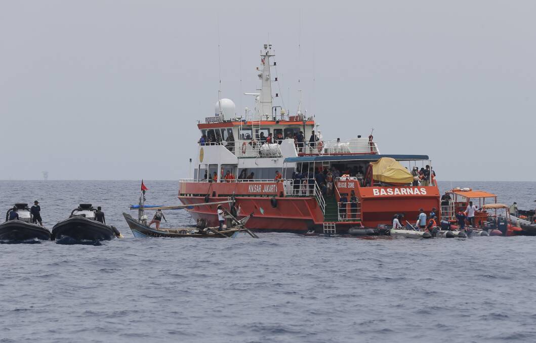 Rescuers conduct a search operation for the victims of the crashed Lion Air plane in the waters of Tanjung Karawang, Indonesia, on Tuesday. Photo: AP