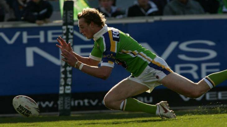 David Howell scores a try for the Raiders in 2005. Photo: Andrew Taylor