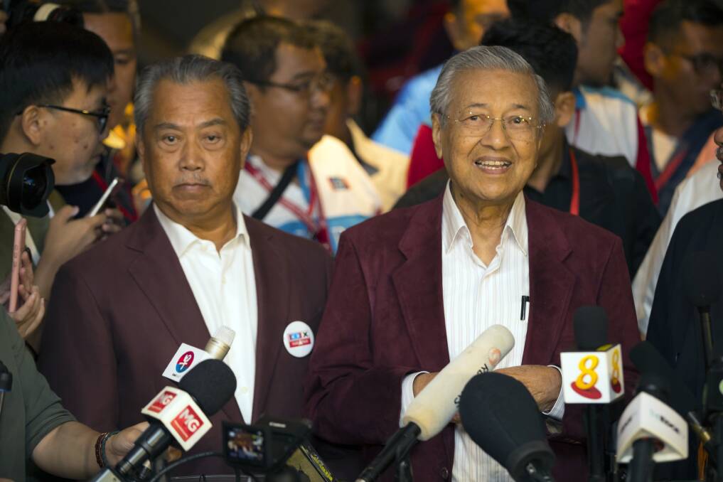 Mahathir Mohamad, right, speaks to media at a hotel in Kuala Lumpur, Malaysia, Wednesday. Photo: AP