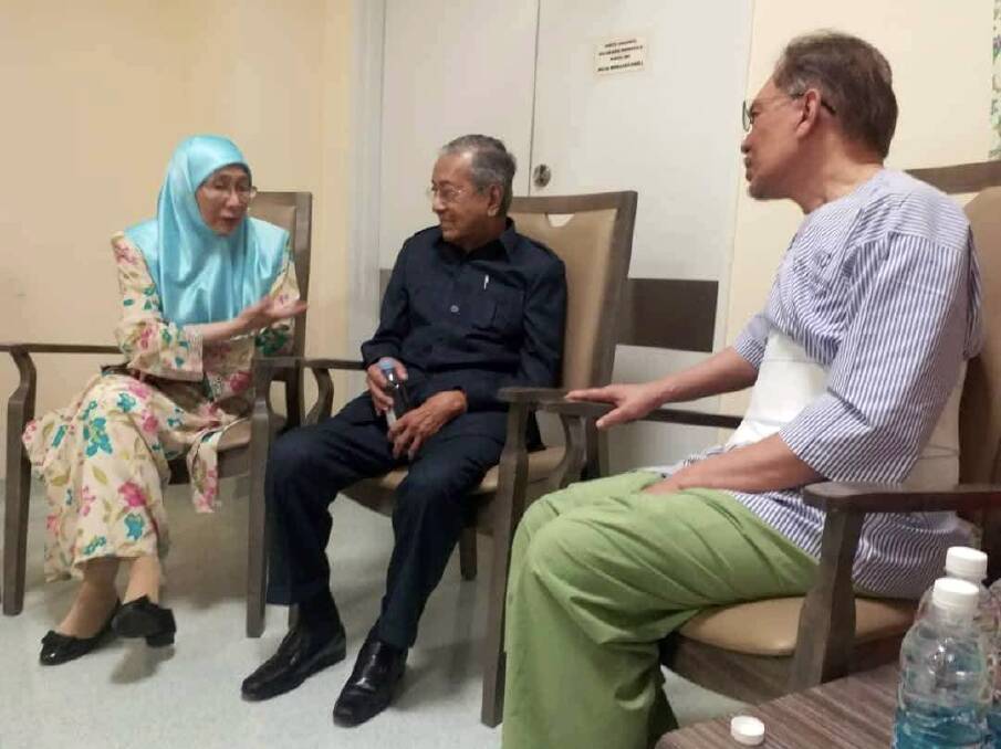 Anwar Ibrahim, right, Mahathir Mohamad, middle and Anwar's wife, Wan Azizah, at the hospital in Kuala Lumpur. Photo: Anwar Ibrahim's Facebook page