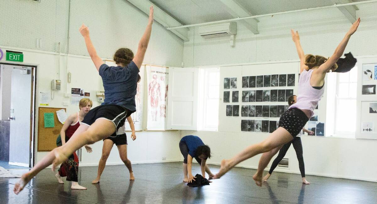 Dancers of QL2 in rehearsal for This Poisoned Sea. Photo Jenni Large Photo: Jenni Large