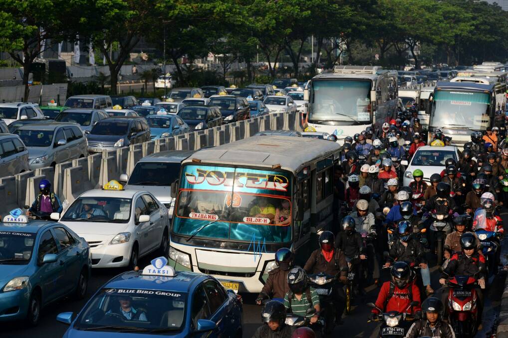 Cars, buses and motorcycles sit in congested traffic in the business district in Jakarta. Photo: Dimas Ardian