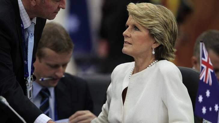 Australia's Foreign Minister Julie Bishop speaks with an official during a pre-Commonwealth Heads of Government Meeting foreign minister's meeting in Colombo. Photo: Reuters