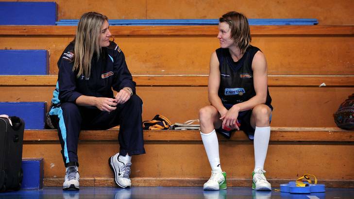 Canberra Capitals coach Carrie Graf has a chat with Jessica Bibby. Photo: Colleen Petch