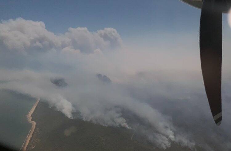 Aerial view of the bushfire at Deepwater near Agnes Water. Photo: Queensland Fire and Emergency Services