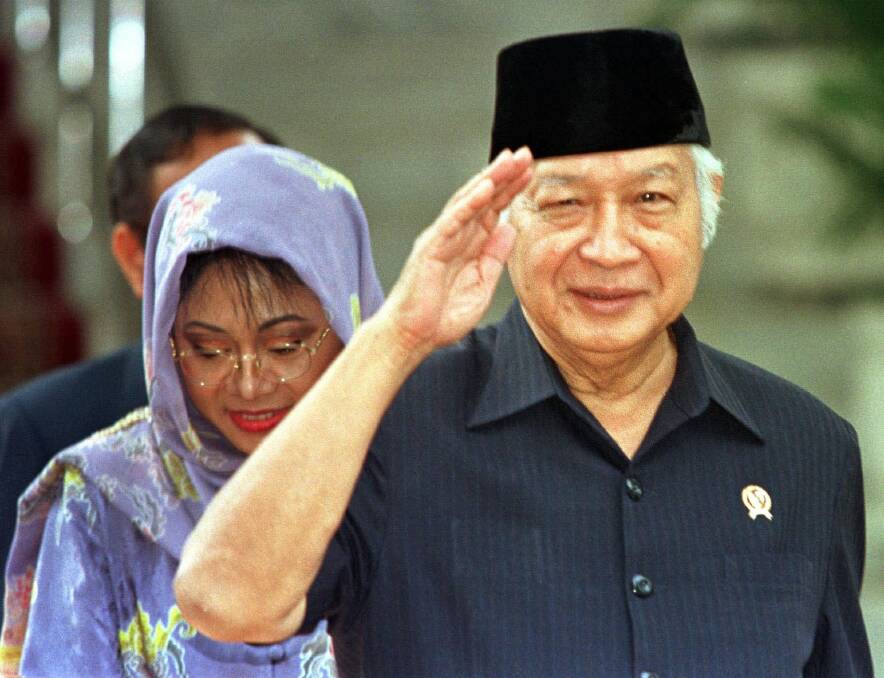 Then Indonesian president Suharto, right, salutes after announcing his resignation in 1998. Photo: AP