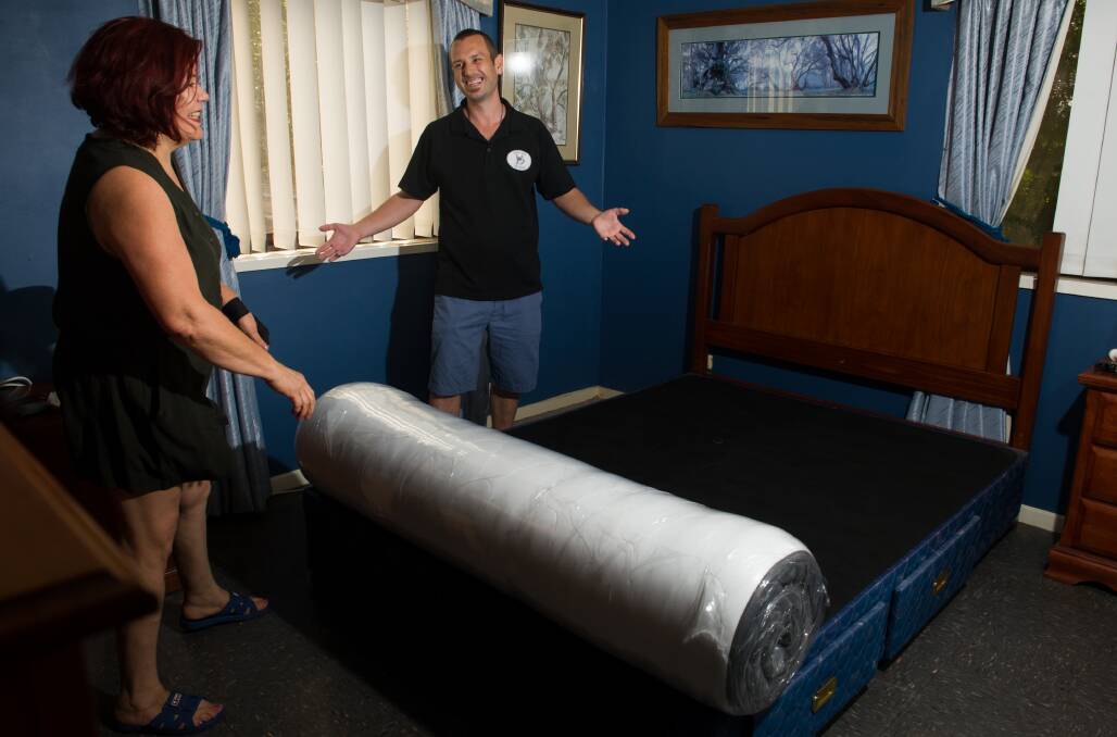 Bibi Amsteins and Ben Riddles set up her new mattress. Photo: Elesa Kurtz