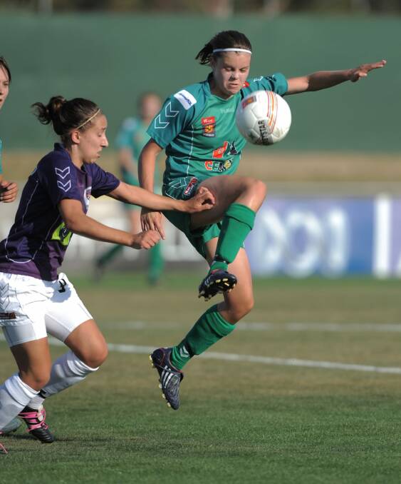 Kahlia Hogg playing for Canberra United in 2009. Photo: Graham Tidy 