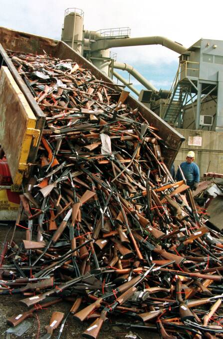 A truck unloads prohibited firearms at a scrapmetal yard in 1997 after the Port Arthur massacre a year earlier. Photo: Reuters