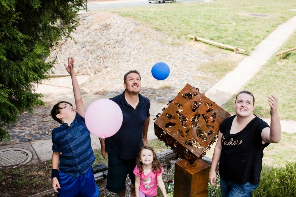 Mark Sutton and children Will 13, Stephanie, 4, and Samantha, 15, with balloons they from an early birthday party the held for their wife and mother Vanessa Sutton who passed away on Saturday.  Photo: Jamila Toderas