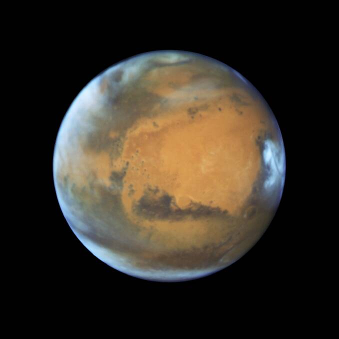 A study published on July 25, 2018 suggests a huge lake of salty water appears to be buried deep in Mars, raising the possibility of finding life on the red planet. Photo: NASA