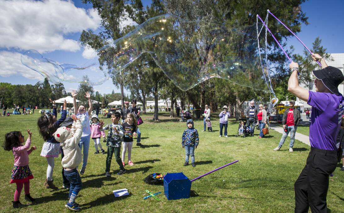 Bubble master, Liam Johnson, entertains kids at the 30th birthday event for Questacon on Saturday. Photo: Elesa Kurtz