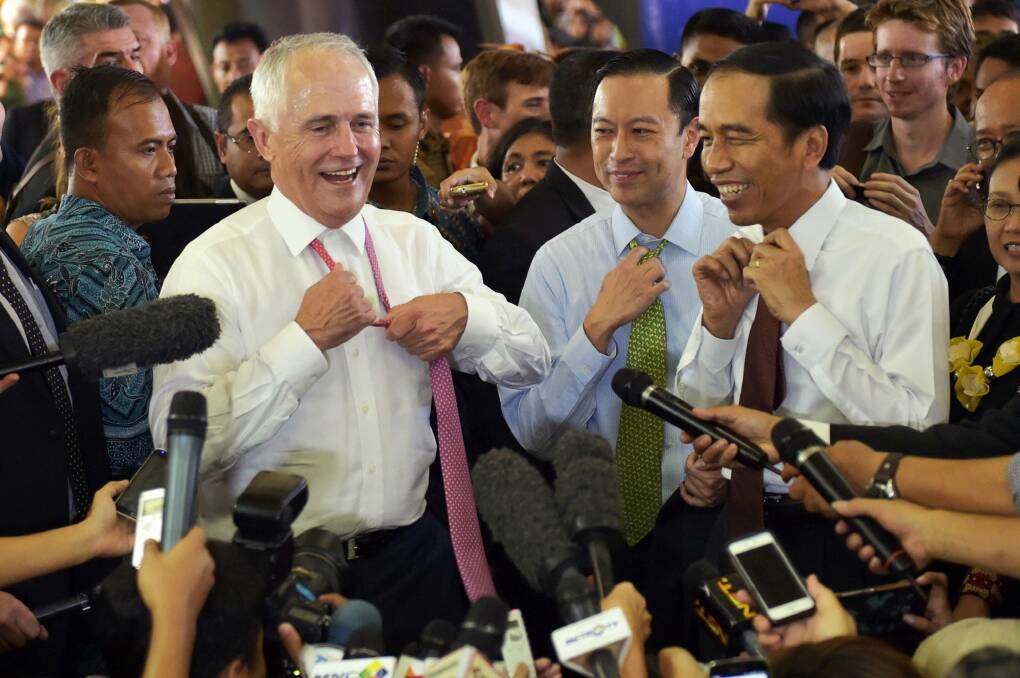 Prime Minister Malcolm Turnbull and Indonesian President Joko Widodo go walkabout  in Jakarta in November 2015. Between them is Thomas Lembong, then trade minister and now head of the Indonesian Investment Coordinating Board. Photo: AP