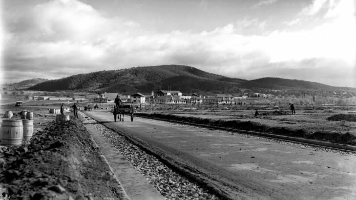 The Hotel Canberra and Black Mountain in the 1920s.