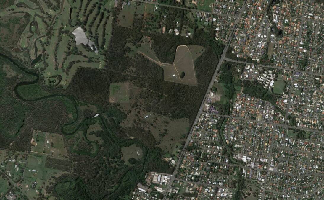 Federal government-owned land on Old Cleveland Road East will be sold to developers and not kept as a potential future  university site. Photo: Google Maps