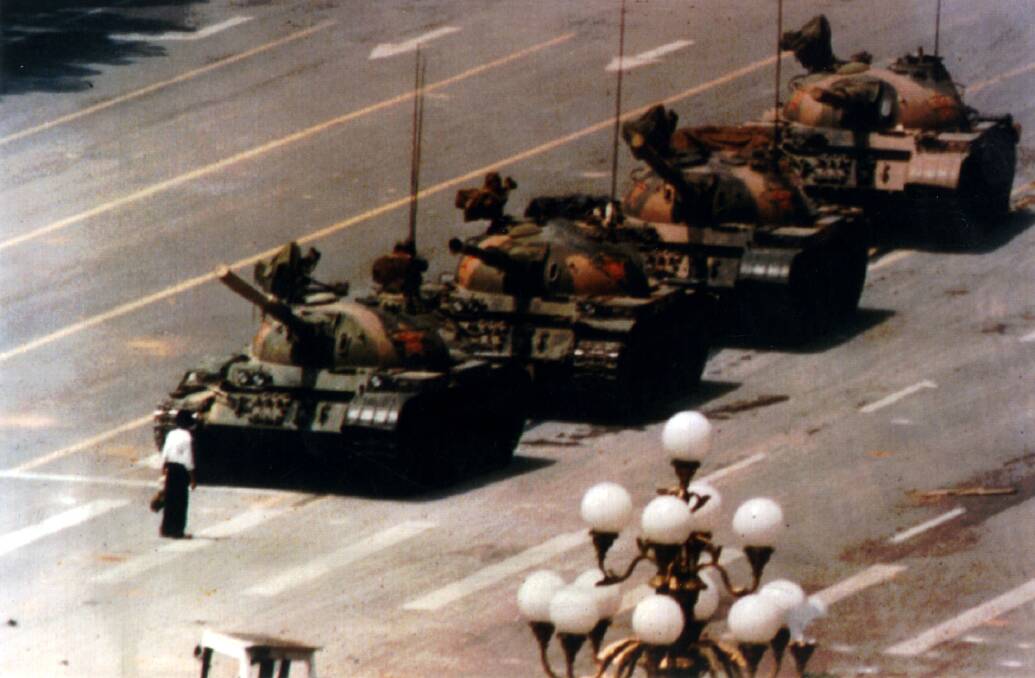 A man stands in front of tanks in Tiananmen Square in Beijing China on June 4, 1989. Photo: AP