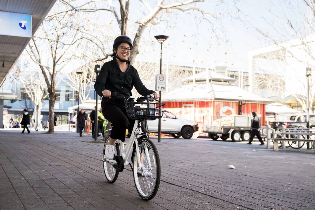 Reporter Han Nguyen tries out bike sharing service, Airbike, currently on a six-month trail in Canberra. Photo: Dion Georgopoulos