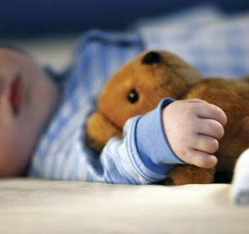 Experts are begging parents not to put their babies to sleep with them in their own adult bed.