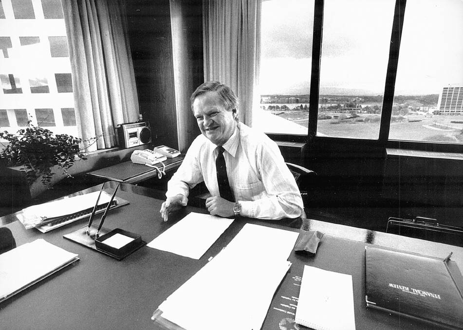 Bill Harris, in his Civic office, was ''absolutely crucial in getting the whole process of government underway and his contribution was invaluable''. He is pictured here in 1987. Photo: Martin Jones