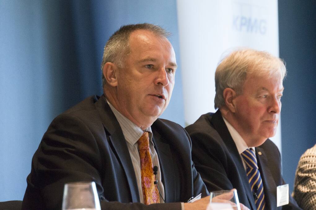 APS review panellist Gordon de Brouwer with then public service commissioner John Lloyd in 2017.