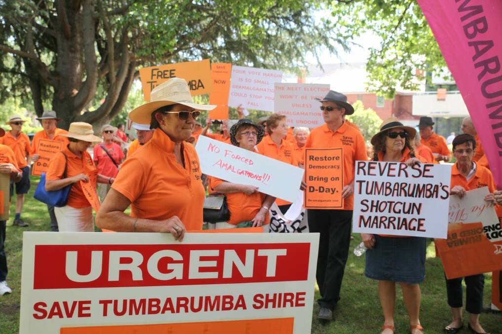 Council amalgamation protesters from Tumbarumba descend on Queanbeyan. Photo: James Hall