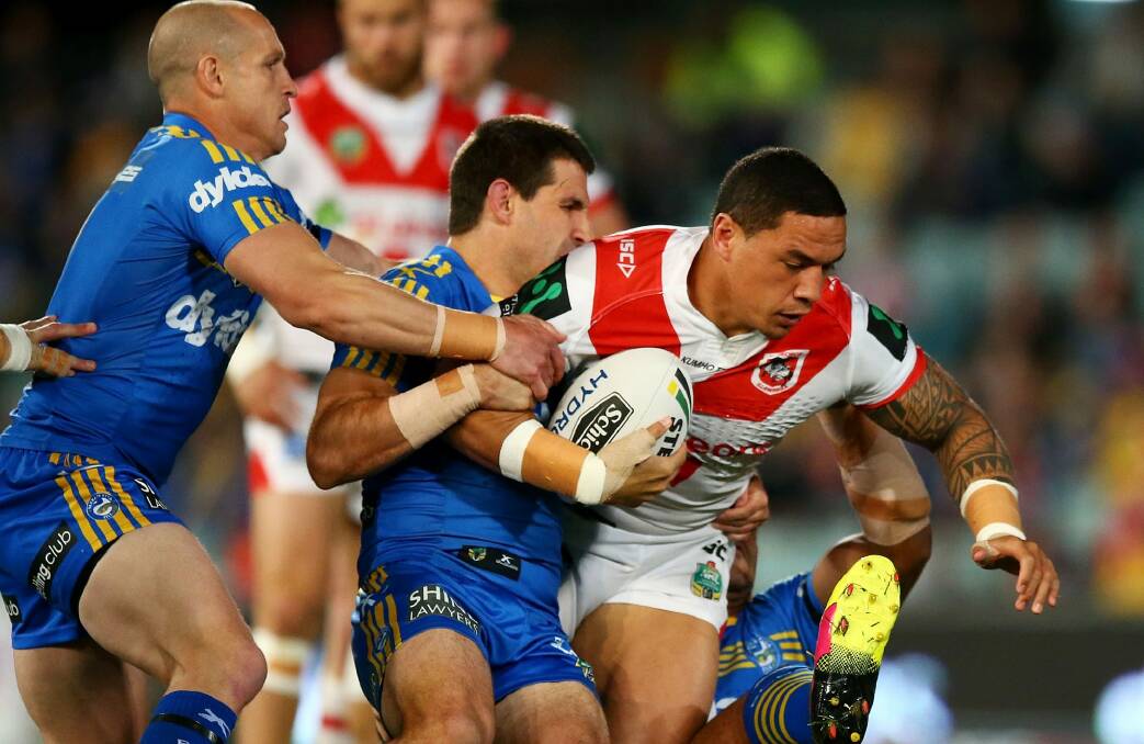 Reeled in: Tyson Frizell is tackled. Photo: Mark Nolan