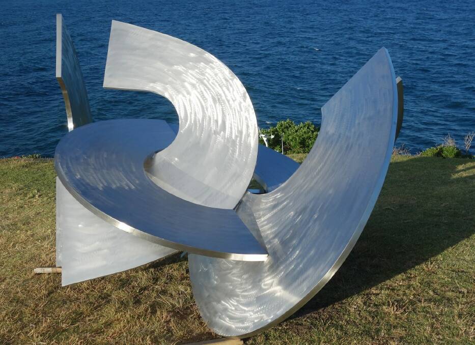 Inge King, <i>Link II</i>, 2007-08 in Sculpture by the Sea 2016 Photo: Supplied