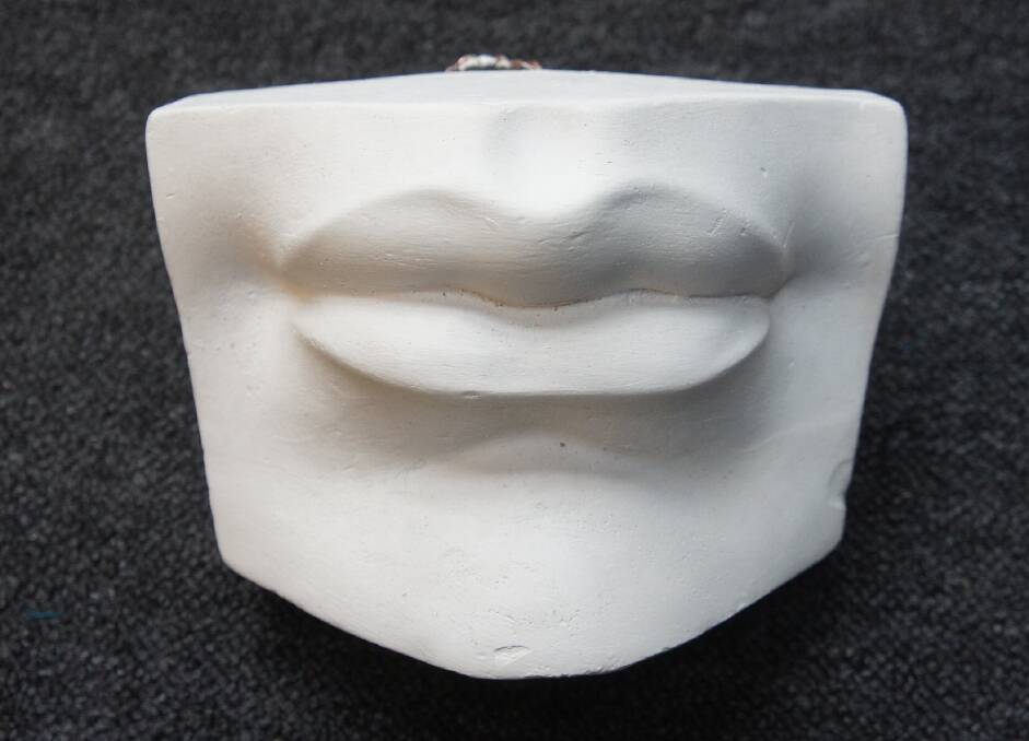 A plaster cast of the beloved's lips - the proposed keepsake for a soldier.