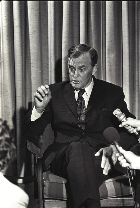 Bjelke-Petersen at a press conference at Kingsford Smith Airport in Sydney on 6 May 1973 Photo: Keith Byron