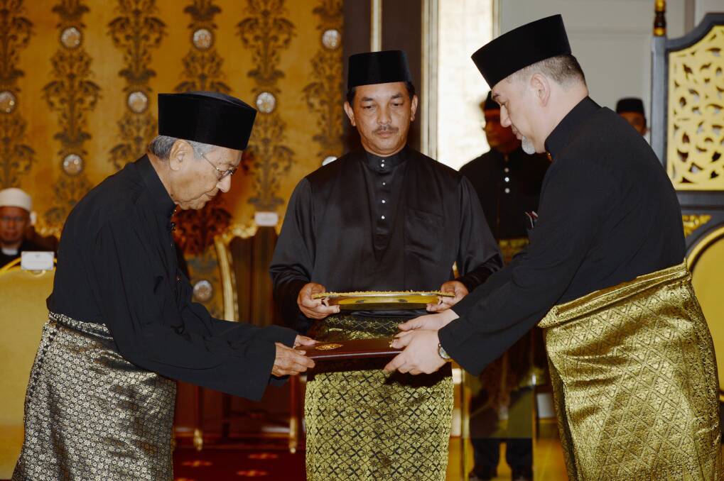 Mahathir Mohamad, now 92, is sworn in by Malaysia's constitutional monarch, Muhammad V. Photo: Bernama via AP