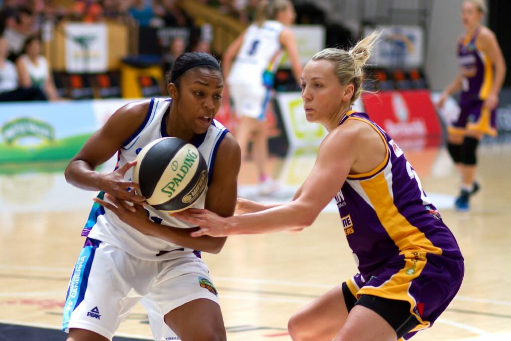 Capitals guard Renee Montgomery looks for a way past the Melbourne Boomers' defence. Photo: Michelle Couling Photography