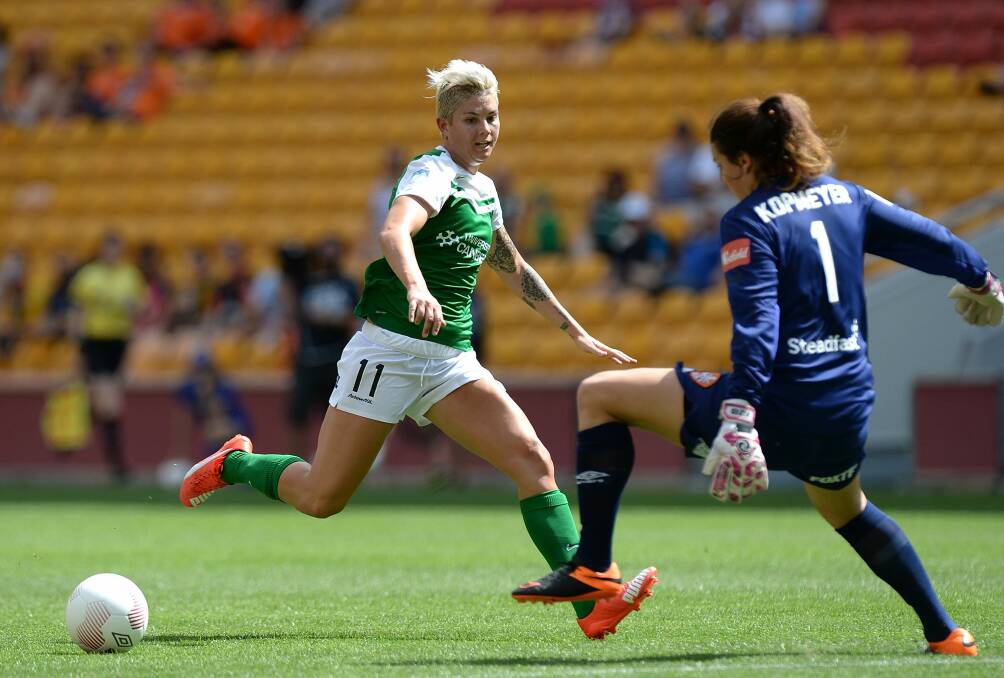 Michelle Heyman of Canberra gets past Haley Kopmeyer of the Roar to score a goal. Photo: Getty Images