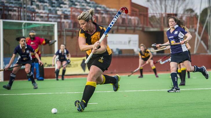 Old Canberrans' Steph Andrews lines up a pass. Photo: Rohan Thomson