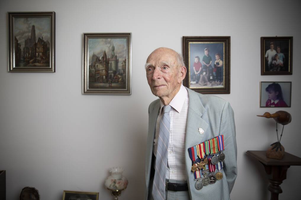 World War II veteran Les Cook, who will march in Canberra on Anzac Day, 70 years after his first march. Photo: Sitthixay Ditthavong