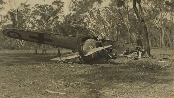 A rare picture of the plane crash at Mount Ainslie. Photo: Supplied