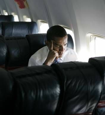 A similar photo shows Barack Obama on a campaign charter during his successful 2008 election campaign. Photo: Jae C Hong