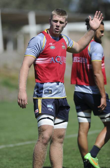 Tom Staniforth takes charge of a line out drill at training this week, ahead of his return to the Brumbies. Photo: Graham Tidy