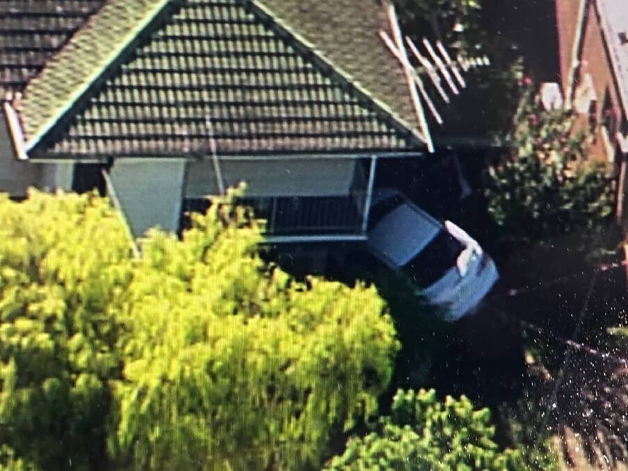 A car has crashewd into a home at Abany Creek on Monday morning. Photo: Dave Andrews, Australian Traffic Network