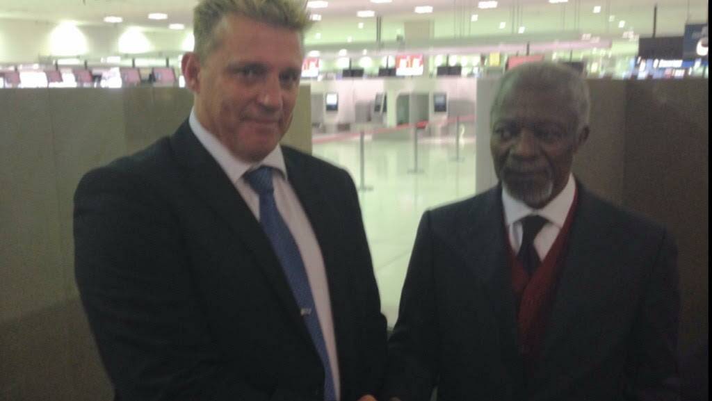 Glenn Tibbitts with former United Nations secretary general Kofi Annan in 2016. Photo: Supplied
