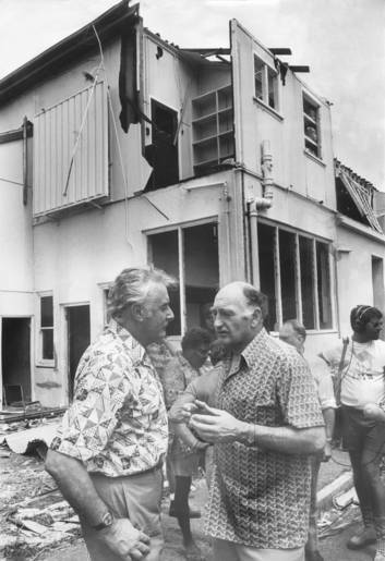Major-General Alan Stretton, while the head of the Natural Disaster Organisation (right), makes a point to Prime Minister Gough Whitlam during his visit to Darwin following the 1974 cyclone. Photo: John Hart