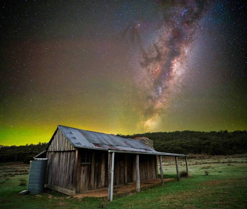 David Brayshaws Hut under the night sky. Photo: Seth Lazar