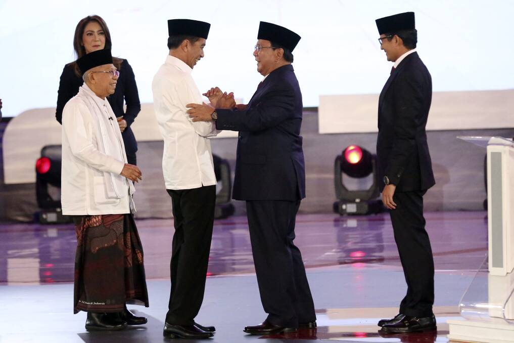 Indonesian President Joko Widodo, second left, with his running mate Ma'ruf Amin, left, and his contender Prabowo Subianto, second right, with his running mate Sandiaga Uno. Photo: AP