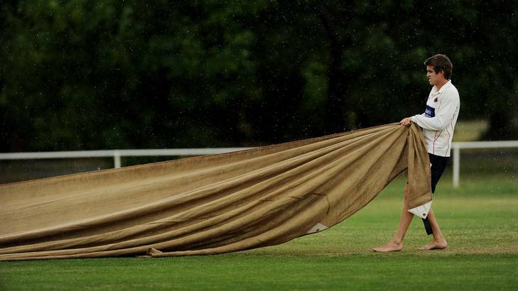 The covers come out at the Eastlake vs Queanbeyan game at Kingston Oval. Photo: Colleen Petch